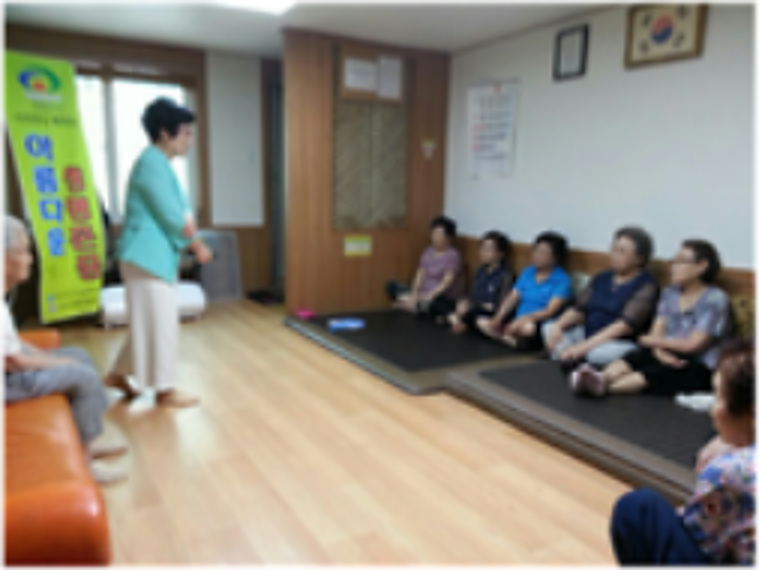 극동아파트 경로당 생명존중교육 현장 1